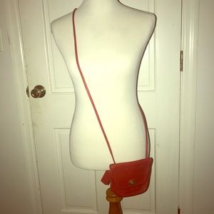 Mini vintage Coach crossbody!
